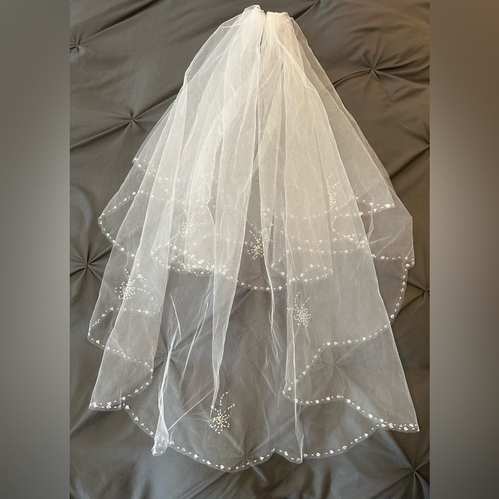 Hand beaded white wedding veil with hair clip. Excellent condition.